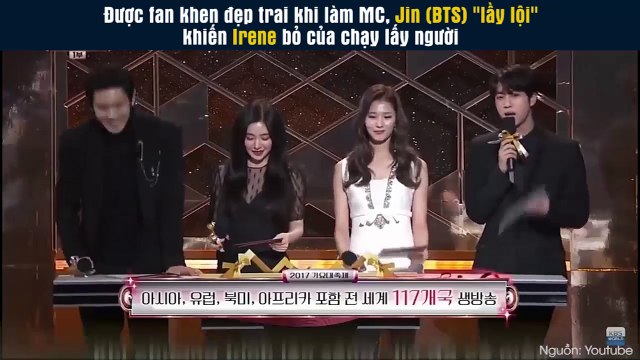 Được fan khen đẹp trai khi làm MC trên sân khấu, hành động của Jin (BTS) khiến Irene, Sana, Chanyeol cạn lời