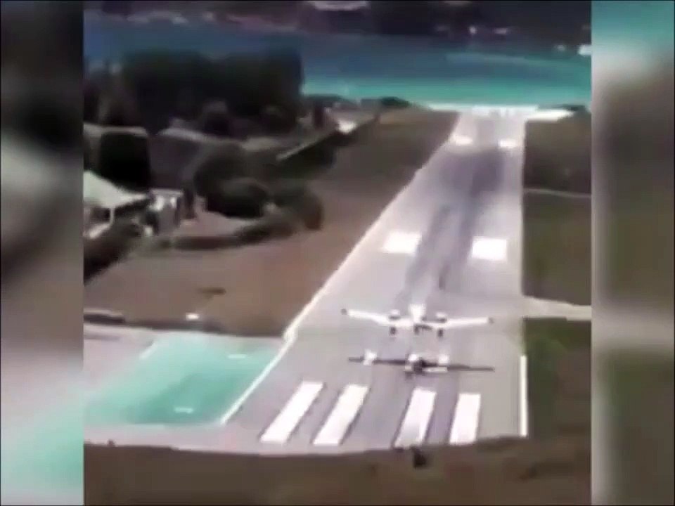 Cet avion rate complètement son atterrissage et fini à la mer