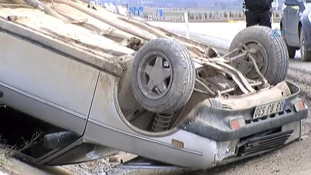 Takla Atan Otomobilden Burnu Dahi Kanamadan Kurtuldu