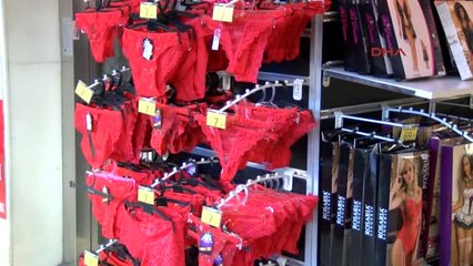 Antalya Kırmızı İç Çamaşırına Yoğun Talep