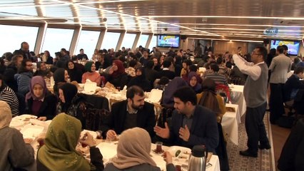 Üsküdar’da şiirler Boğaz'ın eşsiz manzarası eşliğinde okundu