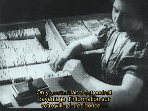 2/7 THE NAZIS STRIKE / LES NAZIS ATTAQUENT Frank Capra 1943 VOST