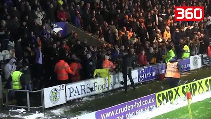 Plas lufta ne stadium, tifozet e ekipeve kundershtare zihen me... (360video)