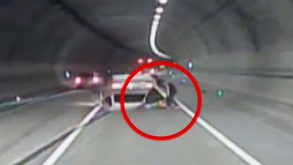 터널 안 차량 전복...승객·휴가 중인 소방관이 구했다 / YTN