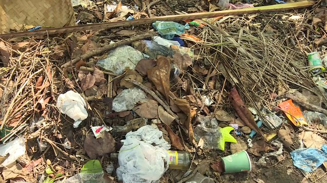 A Bali, un océan de déchets envahit les plages
