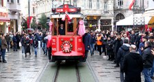 Beyoğlu'nun Simgesi Nostaljik Tramvay Seferleri Bir Yılın Ardından Başladı