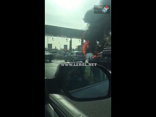 Un Taxi prend feu sur l'autoroute à péage ce matin