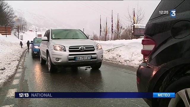 Alpes : l'accès aux stations rendu difficile par la neige