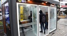Tekirdağ'da, Belediye Kentin İşlek Noktasına Klimalı Durak Yaptı