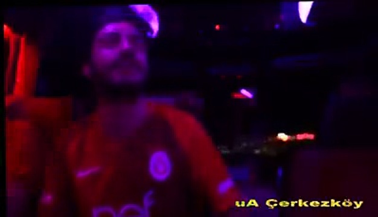Galatasaray'lı taraftardan harika bir beste. (Hayata handikaplı başlamamış olabilirim)(sözlerle)