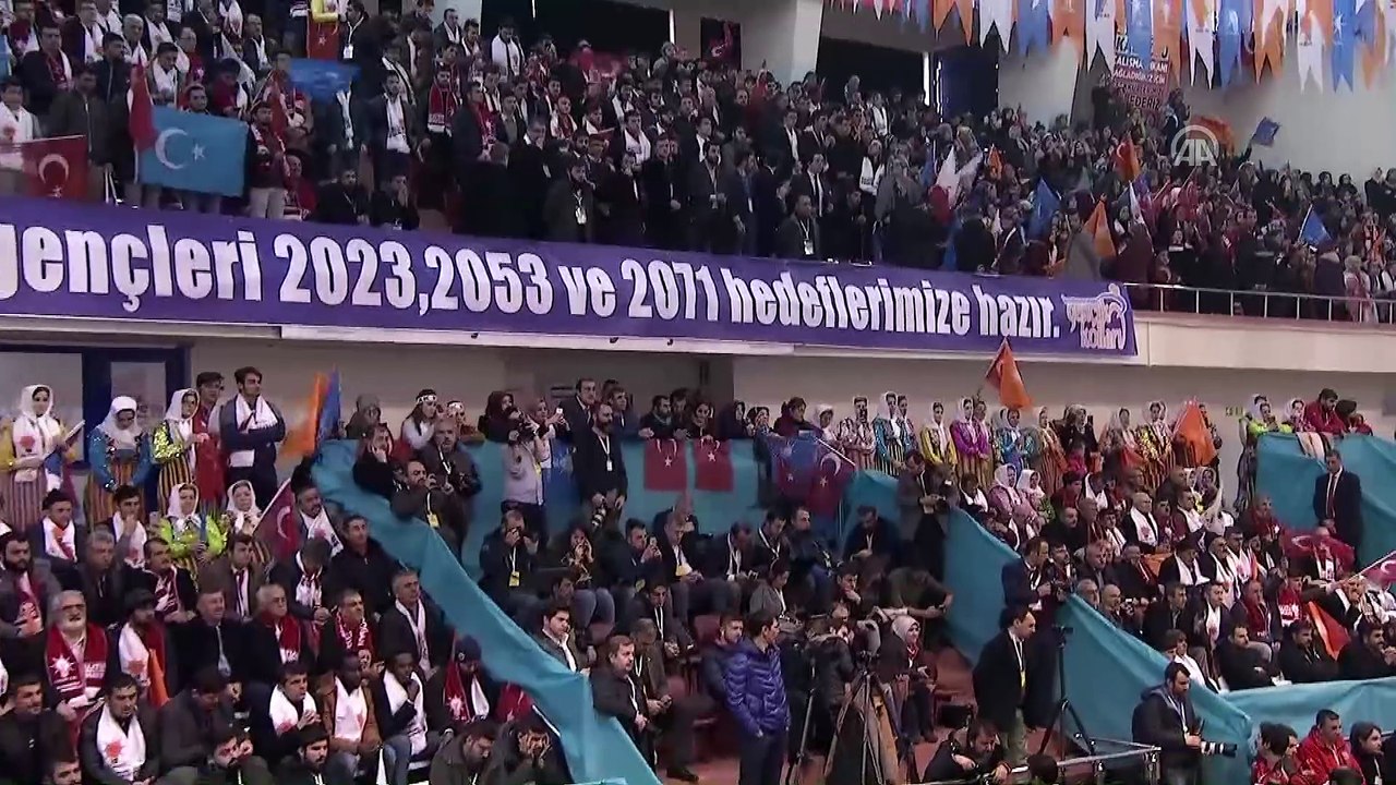 Erdoğan: ''Kastamonulu kardeşim darbe girişiminde ve Cumhurbaşkanlığı Hükümet sistemine geçtiğimiz halk oylamasında gösterdikleri kararlı duruşu 2019 yılında inşallah bir adım daha ileri taşıyacaklardır'' - KASTAMONU