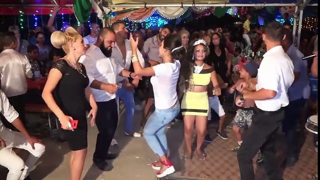 Roman Havası Severler | Roman Düğününde Kotlu Kızdan Ritim Show