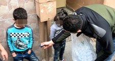 Yangından Kurtarılan Suriyeli Çocukları, Polis Çikolata Vererek Sakinleştirdi