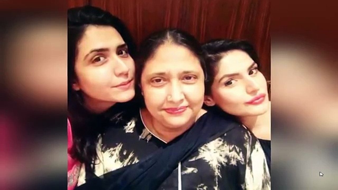 Zareen Khan With Her Mother And Sister