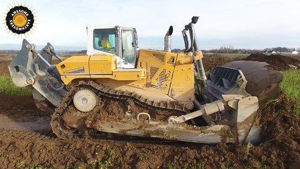 The World's Largest Hydrostatic Bulldozer in Action (Liebherr PR776)