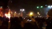 İran'da İsyan! Göstericiler Valilik Binasını Ele Geçirip Belediyeyi Ateşe Verdi