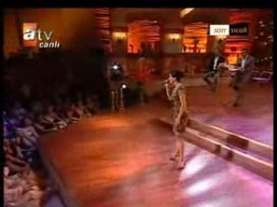 Sevval Sam Benzemez Kimse Sana Canlı Performans