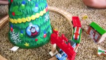 THOMAS AND FRIENDS CHRISTMAS IN AUGUST TRACK! Thomas Train with Brio _ Fun Toy Trains for Kids-0j