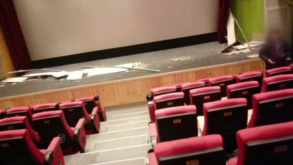 영화관 천장 자재 떨어져...150명 대피 / YTN