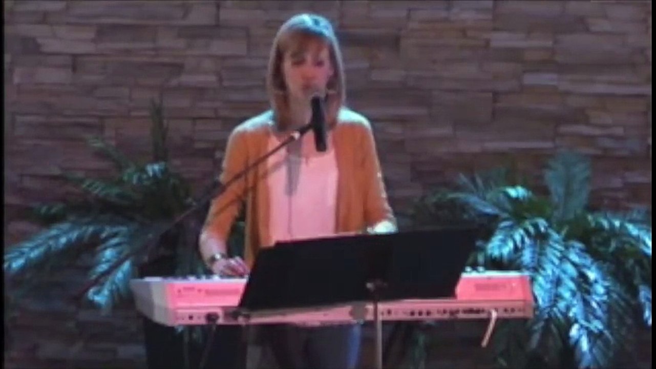 Pire groupe de musique en église.. ce batteur est perdu !