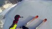 Il skie sur l'arrête d'une montagne d'1m de large seulement !