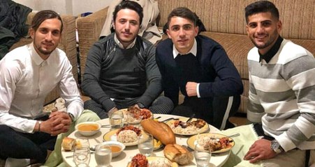 Trabzonsporlu Futbolcular, Yer Sofrasına Oturdu
