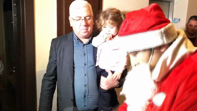 Çocukların yeni yıl hediyesi Noel Baba'dan