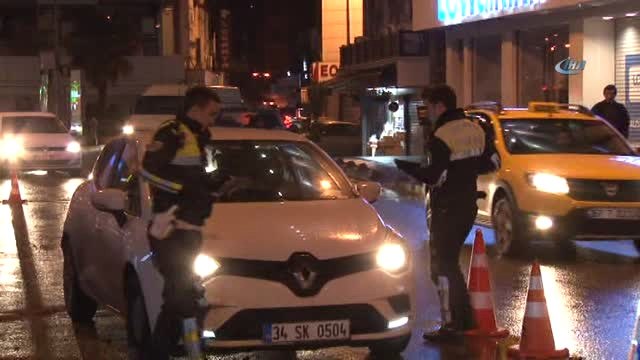 Polis Ekipleri 2018'e Saatler Kala Alkol Denetimi Yaptı