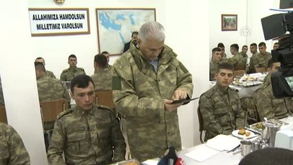 Başbakan Yıldırım, Komandoları Ziyaretinde Cumhurbaşkanı Erdoğan ile Telefonla Görüştü