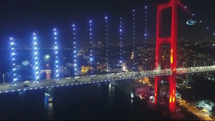 15 Temmuz Şehitler Köprüsü’nde yılbaşı coşkusu havadan görüntülendi