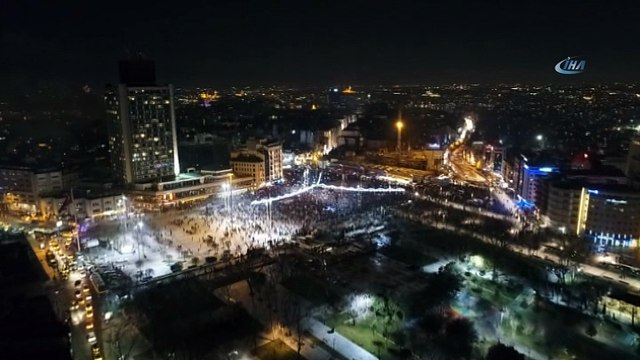 Taksim Meydanında yeni yıl coşkusu havadan görüntülendi