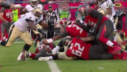 Jameis Winston scrambles up middle for 1-yard TD