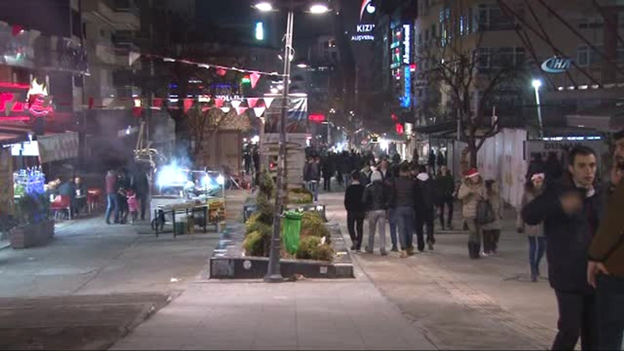 Başkentliler Yeni Yılı Kızılay'da Karşıladı