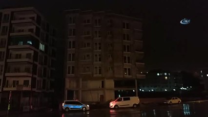 İnşaatın 4. Katından Düşen 2 Genç Ağır Yaralandı