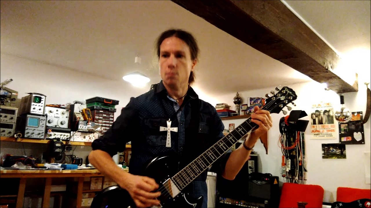 Aurel's guitar Live Forever
