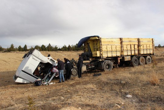 Mucize Kurtuluş! TIR'ın Kupası Koptu, Burnu Bile Kanamadı