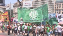 Funcionarios marchan en Argentina en contra de la precarización laboral