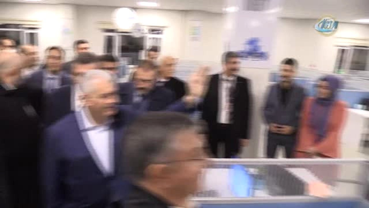 Başbakan Yıldırım 112 Çağrı Merkezi'ni Ziyaret Etti