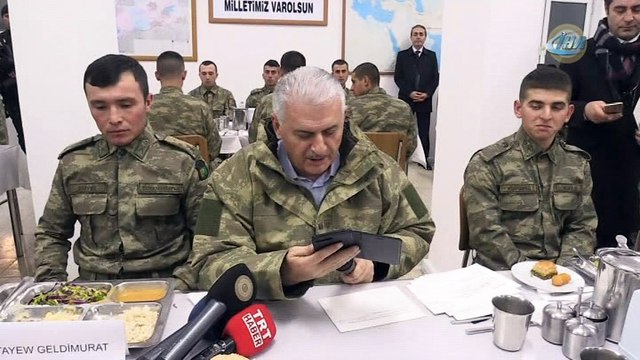 Başbakan Yıldırım, Eğirdir Dağ Komando Okulu ve Eğitim Merkezi Komutanlığını ziyaret etti