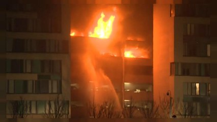 Más de un millar de coches destruidos en un incendio en Liverpool