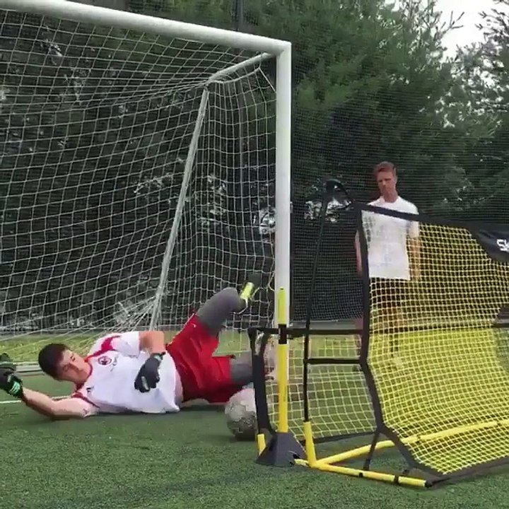 Tag a goalkeeper! 