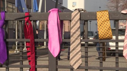 코소보 전국민 넥타이 수집운동..."총리 봉급 인상에 항의" / YTN