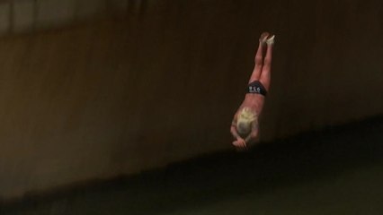 이탈리아 새해맞이 '다이빙' / YTN