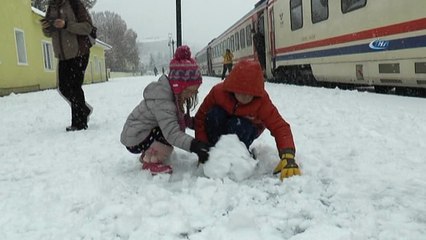 Tren garında muhteşem kar manzarası