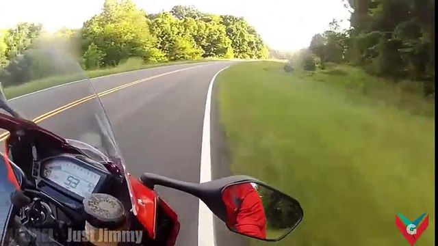 Motorcycle Crashes & Mishaps 2017 | Close Calls & Near Misses