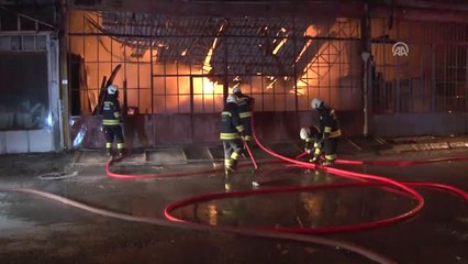 Mobilya Dekorasyon Atölyesinde Çıkan Yangın 4 İş Yerine Zarar Verdi