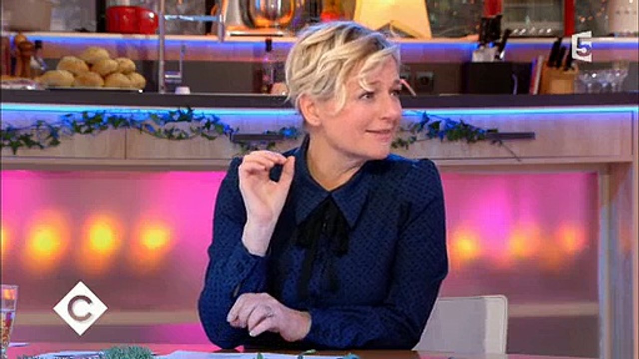 La blague osée d'Anne-Elisabeth Lemoine à Christophe Dechavanne qui jette un froid dans "C à vous" - Regardez