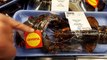 Ce supermarché italien vend des homard vivants sous cellophane... Révoltant