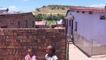 A l'ombre des mines, les townships de Johannesburg toussent