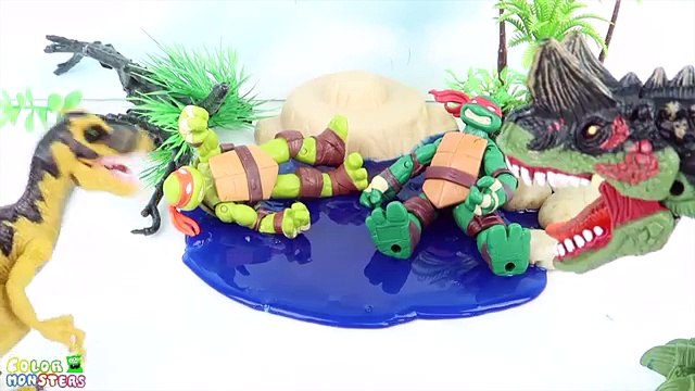 Dinosaurs VS. Ninja Turtles! Dinosaurs Appeared in Turtle Village~ Fun Toys Video For Kids.